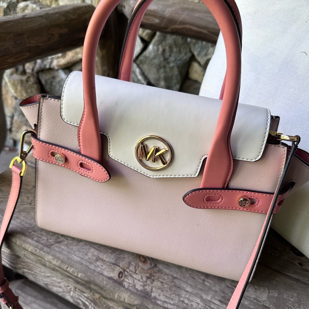 Michael Kors purse. Excellent used condition. Carried once.